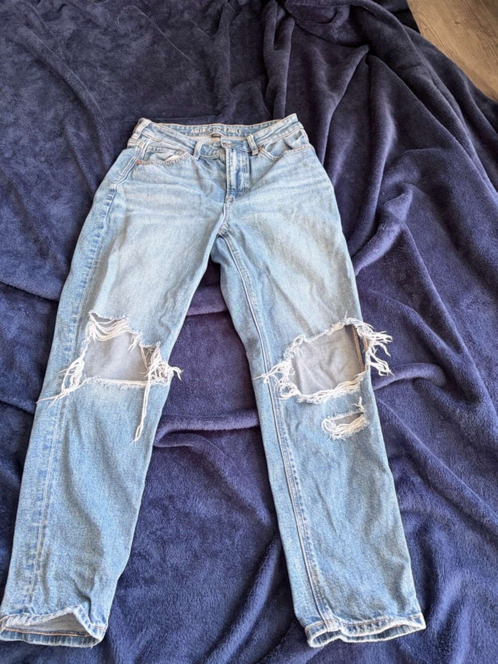 American Eagle Outfitters Light Blue Distressed mom Jeans